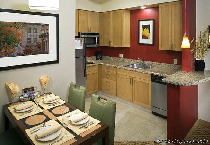 Residence Inn Kansas City Airport Exterior photo